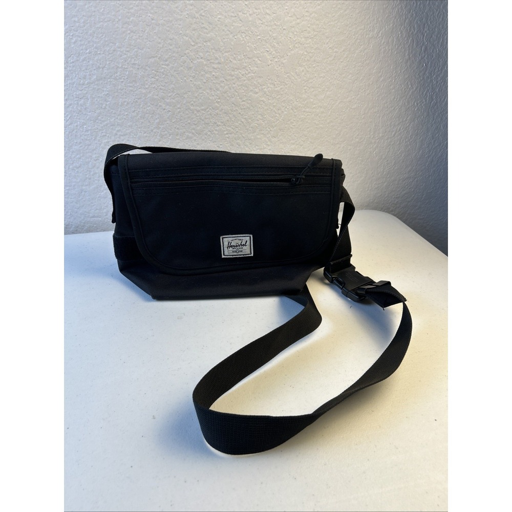 Herschel Supply CO Grade Mid Volume Crossbody Messenger Cross Body Bag